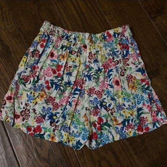 High Waist Floral Shorts - Picture 3 of 4